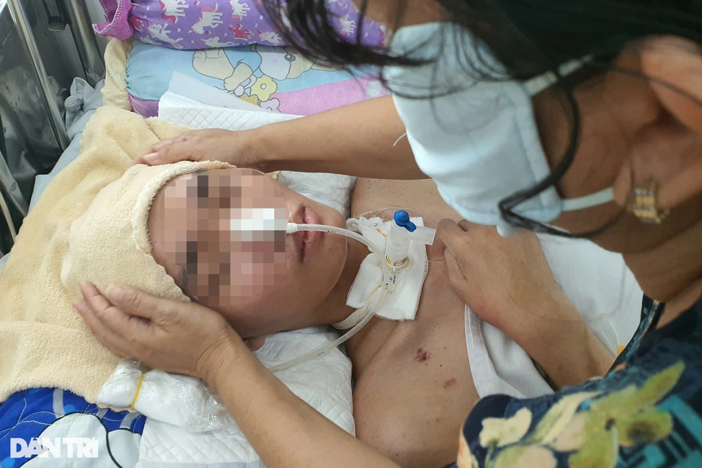 Nam sinh viên ở TPHCM phải tháo sọ não, nằm như người thực vật sau buổi học - 1 Nam sinh viên ở TPHCM phải tháo sọ não, nằm như người thực vật sau buổi học - 1