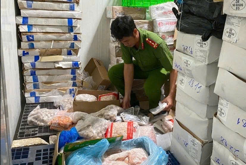 Phòng Cảnh sát kinh tế TPHCM quyết liệt tuyên chiến hàng giả - 10 Phòng Cảnh sát kinh tế TPHCM quyết liệt tuyên chiến hàng giả - 10