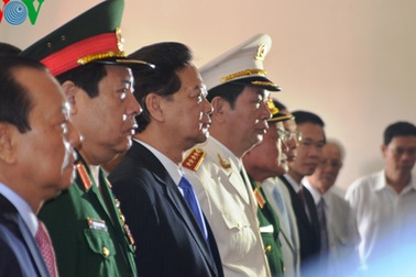 Thủ tướng dâng hương tại bảo tàng Hồ Chí Minh