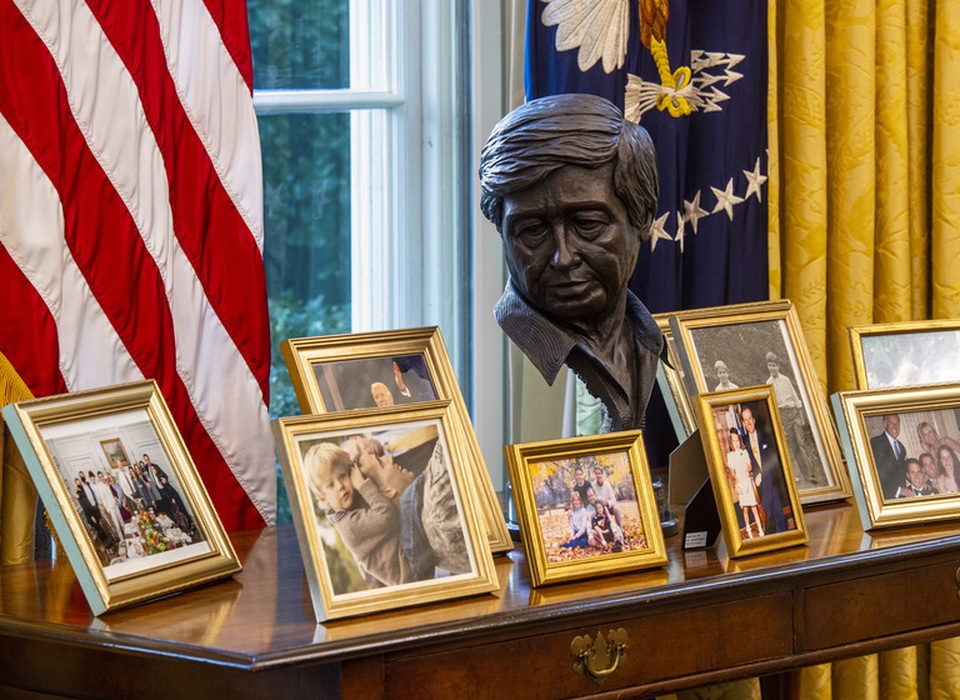 Ẩn ý của ông Biden qua cách bố trí căn phòng đầu não ở Nhà Trắng - 9 Ẩn ý của ông Biden qua cách bố trí căn phòng đầu não ở Nhà Trắng - 9