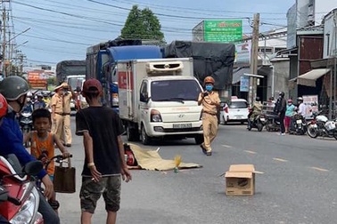 Công an truy tìm chiếc xe cán chết người rồi bỏ chạy