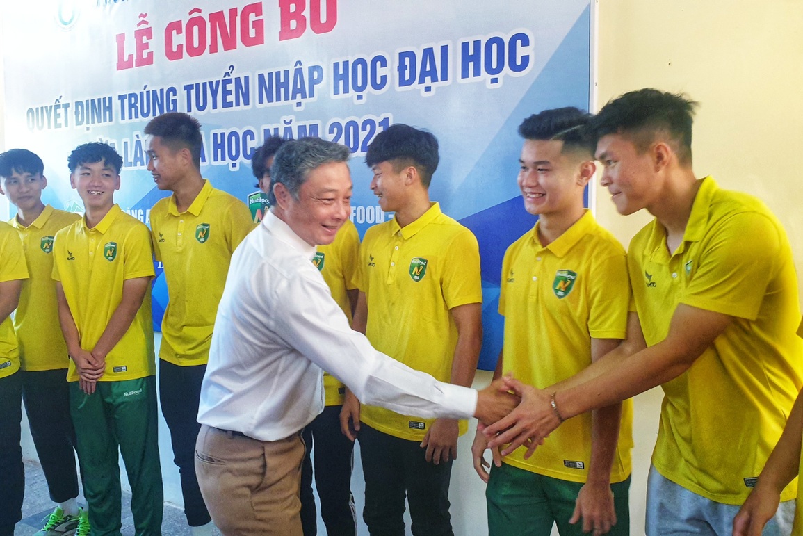 Các thành viên của nhà tân vô địch U21 bóng đá quốc gia vào đại học - 1 Các thành viên của nhà tân vô địch U21 bóng đá quốc gia vào đại học - 1