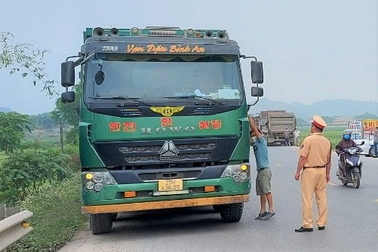 Không xử lý xe quá khổ, quá tải kiểu "đầu voi đuôi chuột"