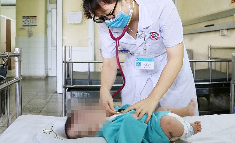 Nhỏ thuốc nhỏ mũi của trẻ lớn, 2 bé sơ sinh cùng bị ngộ độc cấp - 2 Nhỏ thuốc nhỏ mũi của trẻ lớn, 2 bé sơ sinh cùng bị ngộ độc cấp - 2