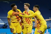 Barcelona thắng đậm Real Madrid 4-0 tại Bernabeu