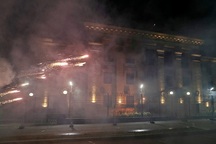 Đại sứ quán Nga ở Ukraine bị ném bom khói giữa lúc căng thẳng