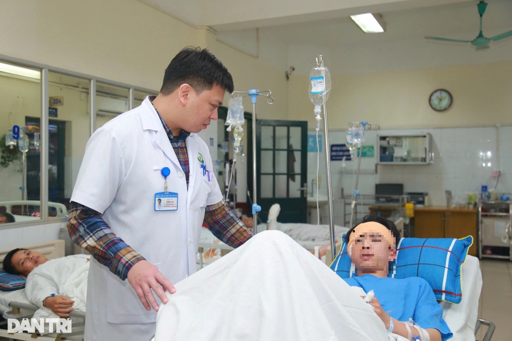 50% số ca cấp cứu ngày Tết tại Bệnh viện Việt Đức là tai nạn giao thông - 3 50% số ca cấp cứu ngày Tết tại Bệnh viện Việt Đức là tai nạn giao thông - 3