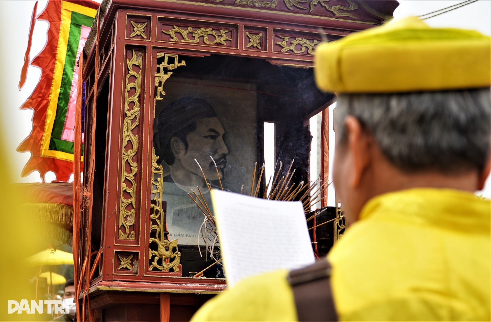 Báu vật bằng vàng, đồng của vua Hàm Nghi được hàng nghìn người rước - 4