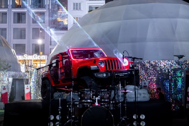 Trải nghiệm nghệ thuật đa giác quan cùng Jeep tại TỎA Immersive Experience