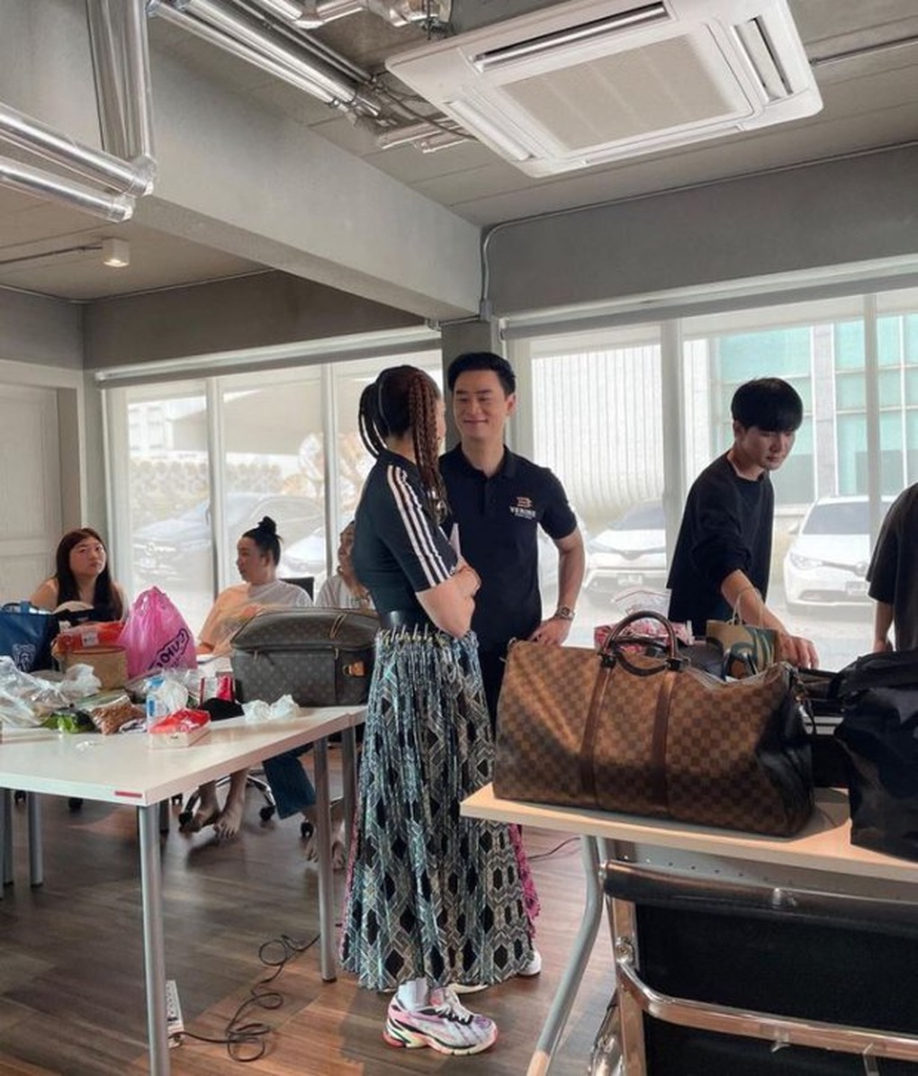 Biểu tượng gợi cảm Thái Lan phản hồi tin đồn chồng tỷ phú ngoại tình - 4 Biểu tượng gợi cảm Thái Lan phản hồi tin đồn chồng tỷ phú ngoại tình - 4