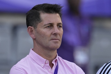 HLV Iraq: "Đội tuyển Việt Nam là đối thủ khó chơi"