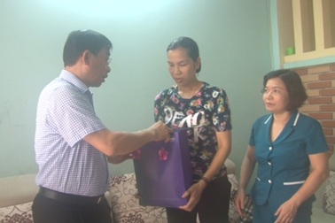 Nữ cán bộ bị hành hung, khâu 5 mũi khi đi giám sát sốt xuất huyết