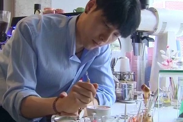 Mãn nhãn nghệ thuật vẽ tranh tuyệt đẹp trên tách cafe