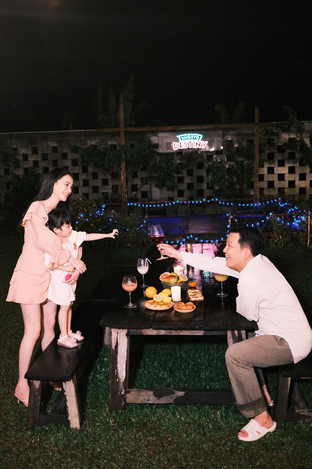 Trường Giang, Nhã Phương lần đầu công khai ảnh con gái - 10 Trường Giang, Nhã Phương lần đầu công khai ảnh con gái - 10