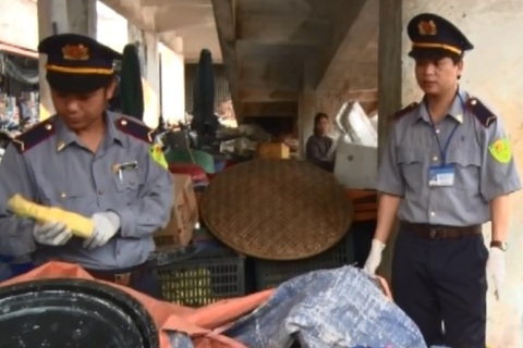 Phát hiện hơn một tấn măng nghi có chất vàng ô