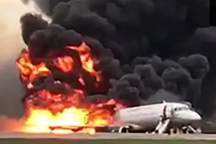 Video hành khách hoảng loạn nhảy khỏi máy bay Nga bốc cháy dữ dội