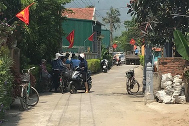 Khám nghiệm hiện trường sự việc cháu bé 18 tháng tuổi tử vong bất thường