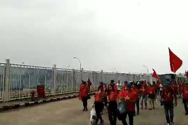 Cổ động viên Việt Nam đổ bộ sân Pakansari