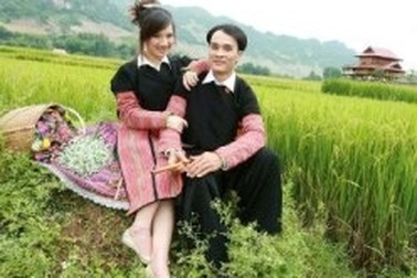 Rộ mốt chụp ảnh cưới độc và quái của giới trẻ