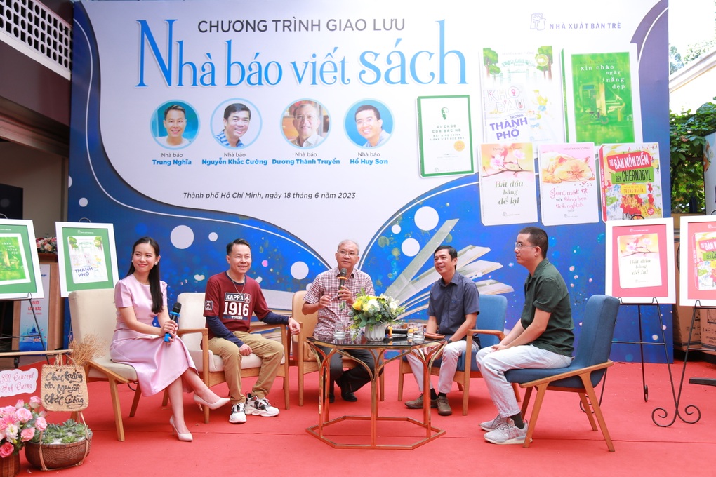 Nghề báo giúp tôi được sống với văn chương và nuôi dưỡng đam mê - 1 Nghề báo giúp tôi được sống với văn chương và nuôi dưỡng đam mê - 1