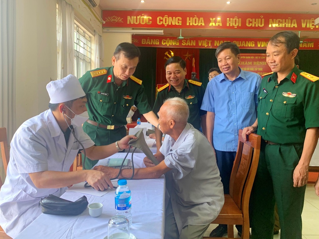Trưng bày ảnh Hà Nội - Tiếp nối truyền thống Uống nước nhớ nguồn - 3 Trưng bày ảnh Hà Nội - Tiếp nối truyền thống Uống nước nhớ nguồn - 3