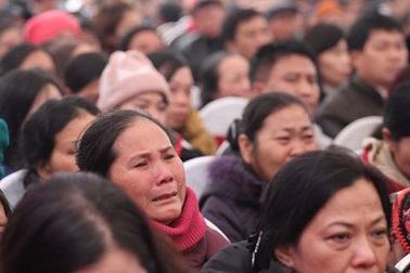 Nghẹn ngào nước mắt lễ cầu siêu 22 thủy thủ