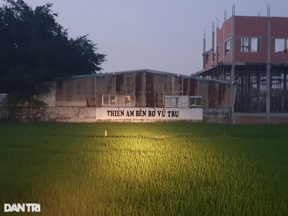 Nghe đồn Tịnh thất Bồng Lai có mật đạo, YouTuber cố bám trụ xuyên đêm - 1 Nghe đồn Tịnh thất Bồng Lai có mật đạo, YouTuber cố bám trụ xuyên đêm - 1