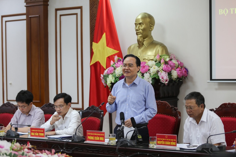 Bộ trưởng Phùng Xuân Nhạ: “Không để sơ suất nhỏ làm ảnh hưởng kỳ thi” - 1 Bộ trưởng Phùng Xuân Nhạ: “Không để sơ suất nhỏ làm ảnh hưởng kỳ thi” - 1