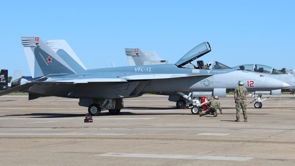 Vì sao Mỹ ngụy trang ong bắp cày F/A-18 như bóng ma bầu trời Su-57 Nga? - 1 Vì sao Mỹ ngụy trang ong bắp cày F/A-18 như bóng ma bầu trời Su-57 Nga? - 1