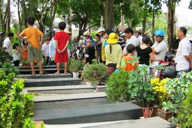 Xác chết bị đốt trong nghĩa trang: Nạn nhân tự tử?