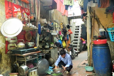 Cuộc sống chật chội giữa lòng phố cổ Hà thành: Lay lắt đến bao giờ!