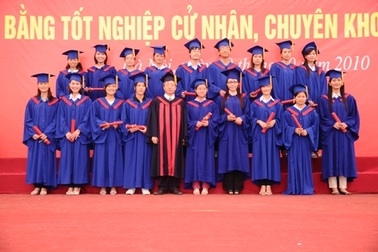 ĐH Y tế Công cộng trao bằng tốt nghiệp cho hơn 300 học viên