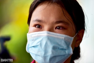 Bịch bánh mì ám ảnh với bốn người con mất mẹ vì Covid-19