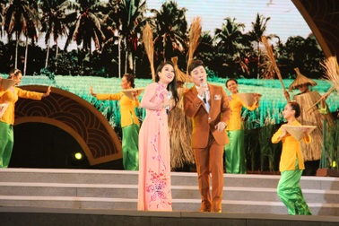 Sâu lắng đêm nhạc tưởng nhớ cố nhạc sĩ Trần Hoàn - Hoàng Thi Thơ