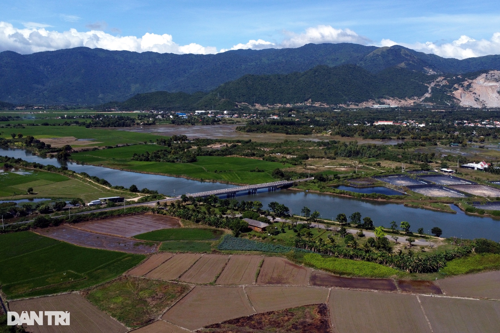 Khu vực đề xuất làm sân bay 7.000 tỷ đồng ở Vân Phong - 11 Khu vực đề xuất làm sân bay 7.000 tỷ đồng ở Vân Phong - 11