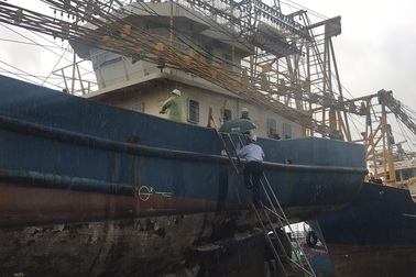 Vụ tàu vỏ thép hỏng máy: Công ty đóng tàu thay máy mới cho ngư dân