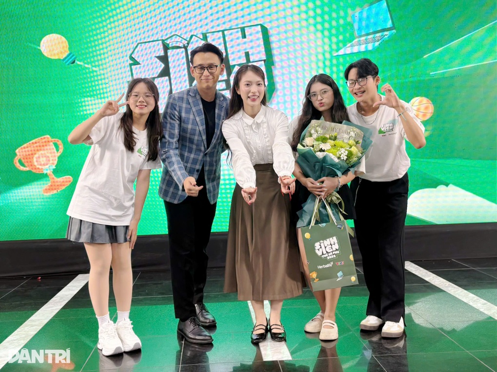 Khánh Vy tiết lộ tuổi thơ làm MC thiếu nhi, cát-xê 50.000 đồng - 3 Khánh Vy tiết lộ tuổi thơ làm MC thiếu nhi, cát-xê 50.000 đồng - 3