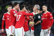 Trọng tài lý giải vì sao công nhận bàn mở tỉ của Arsenal trước Man Utd