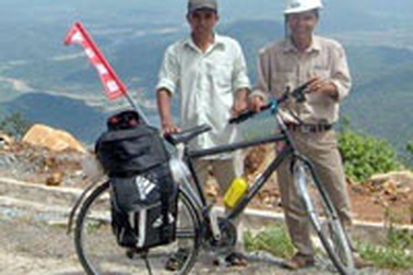 Đạp xe xuyên Việt “Vì trẻ thơ Việt Nam” 