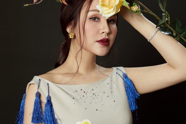 Khánh Ly sexy, nóng bỏng bất ngờ trong MV tặng phụ nữ đơn thân