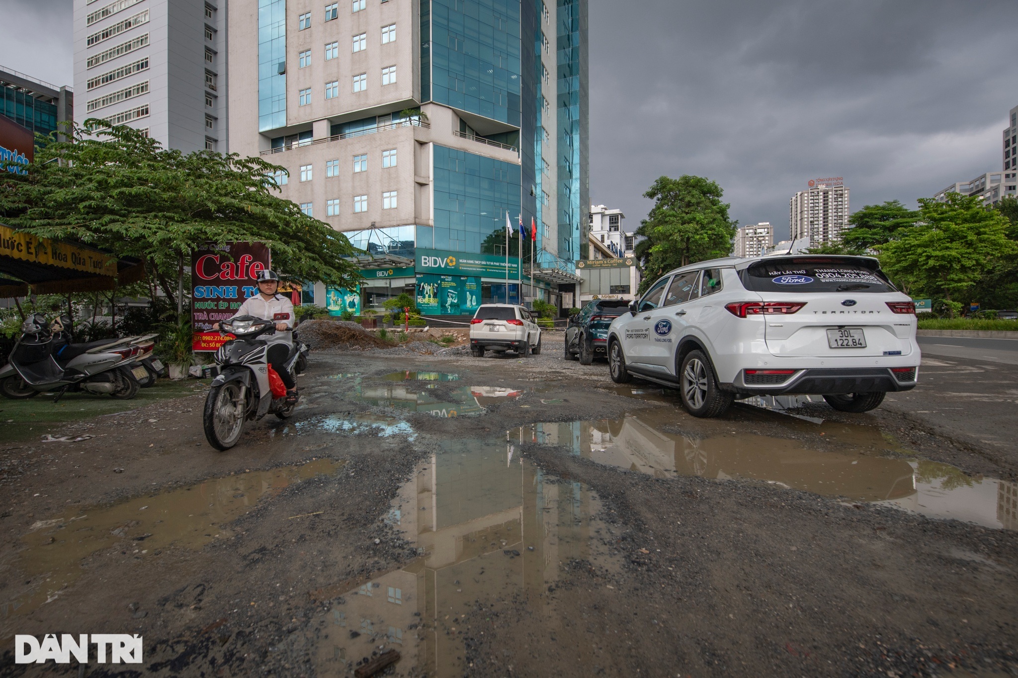 View - Đoạn đường dài 200m trị giá 38 tỷ đồng ở Hà Nội làm 4 năm chưa xong | Báo Dân trí