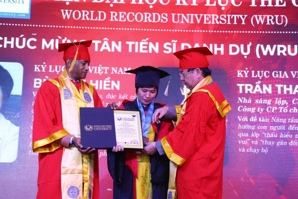 Tiến sĩ Bùi Thu Hiền và luận án 12 năm về triết lý giáo dục tâm - tầm - tài - 1 Tiến sĩ Bùi Thu Hiền và luận án 12 năm về triết lý giáo dục tâm - tầm - tài - 1