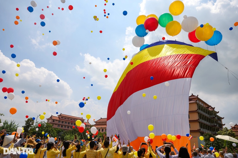 Chủ tịch nước Lương Cường dự khai mạc Đại lễ Vesak 2025 - 4 Chủ tịch nước Lương Cường dự khai mạc Đại lễ Vesak 2025 - 4