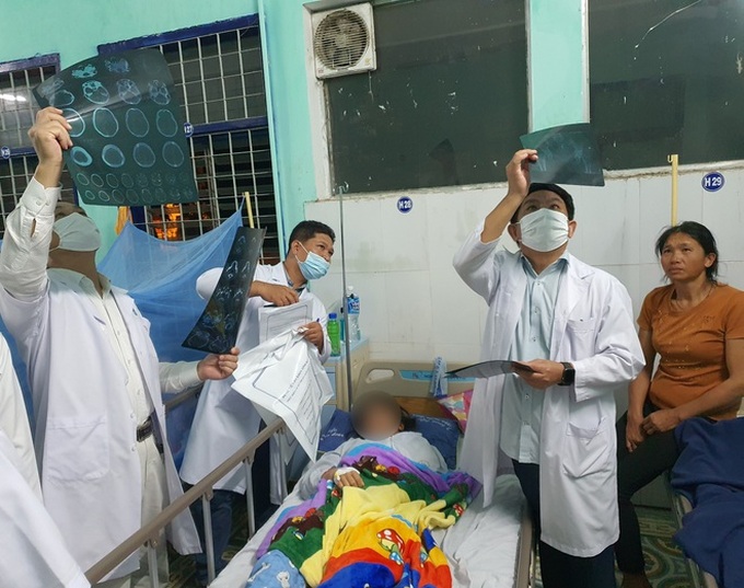Tình hình sức khỏe mới nhất của các nạn nhân bị thương nặng trong vụ tai nạn 6 người chết ở Kon Tum - Ảnh 1. Tình hình sức khỏe mới nhất của các nạn nhân bị thương nặng trong vụ tai nạn 6 người chết ở Kon Tum - Ảnh 1.
