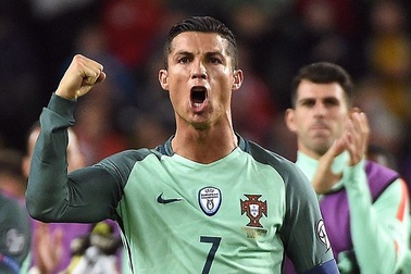 C.Ronaldo gây thất vọng, Bồ Đào Nha thắng nhọc nhằn trong thế hơn người