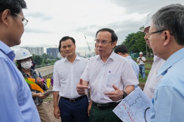 Bí thư TPHCM khảo sát dự án tuyến kênh dài nhất thành phố