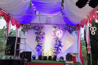 Đám cưới mùa dịch: Hoãn… đến 3 lần, cả làng hò nhau thanh lý cỗ "ế"