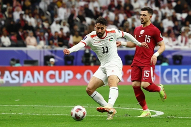 Qatar giành quyền vào tứ kết Asian Cup nhờ bàn thắng trên chấm phạt đền