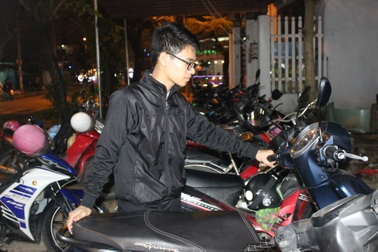 Sinh viên tranh thủ làm thêm mùa Tết