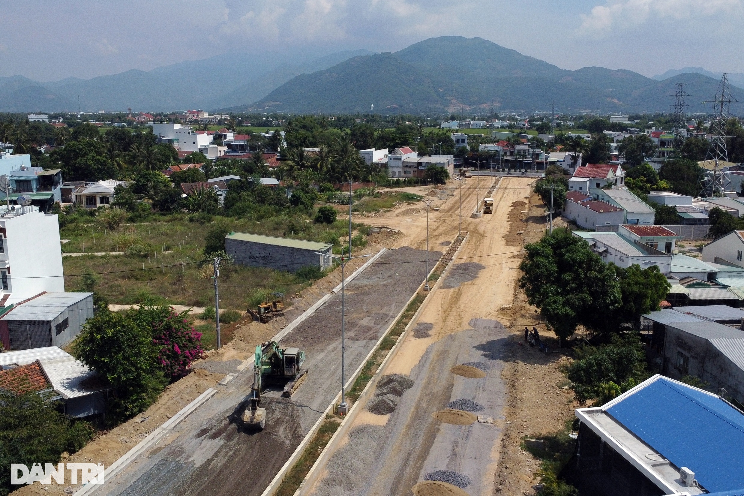 View - 780m đường được đầu tư gần 130 tỷ đồng làm 4 năm chưa xong | Báo Dân trí